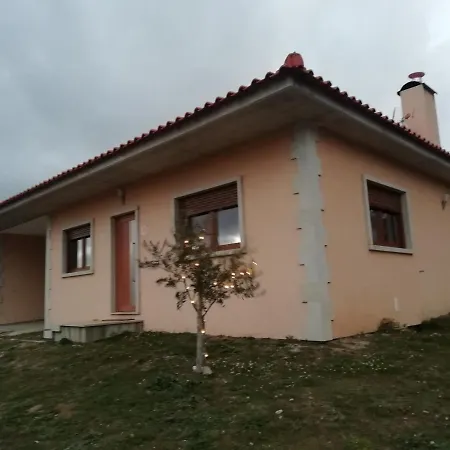 Casa Da Fonte Em Prada, Vinhais